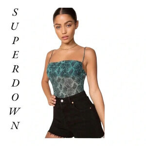 Revolve Superdown Becca Square Neck
Top in Teal Snake size M. NWT